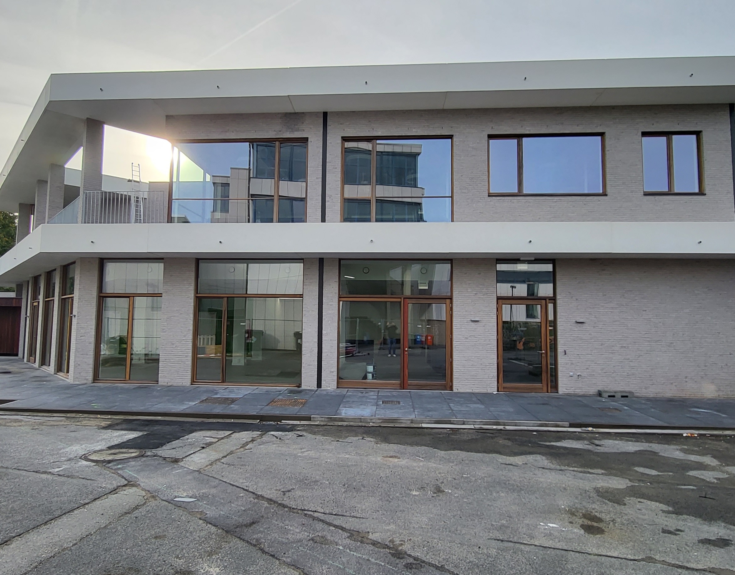 Moderne blokramen in padouk