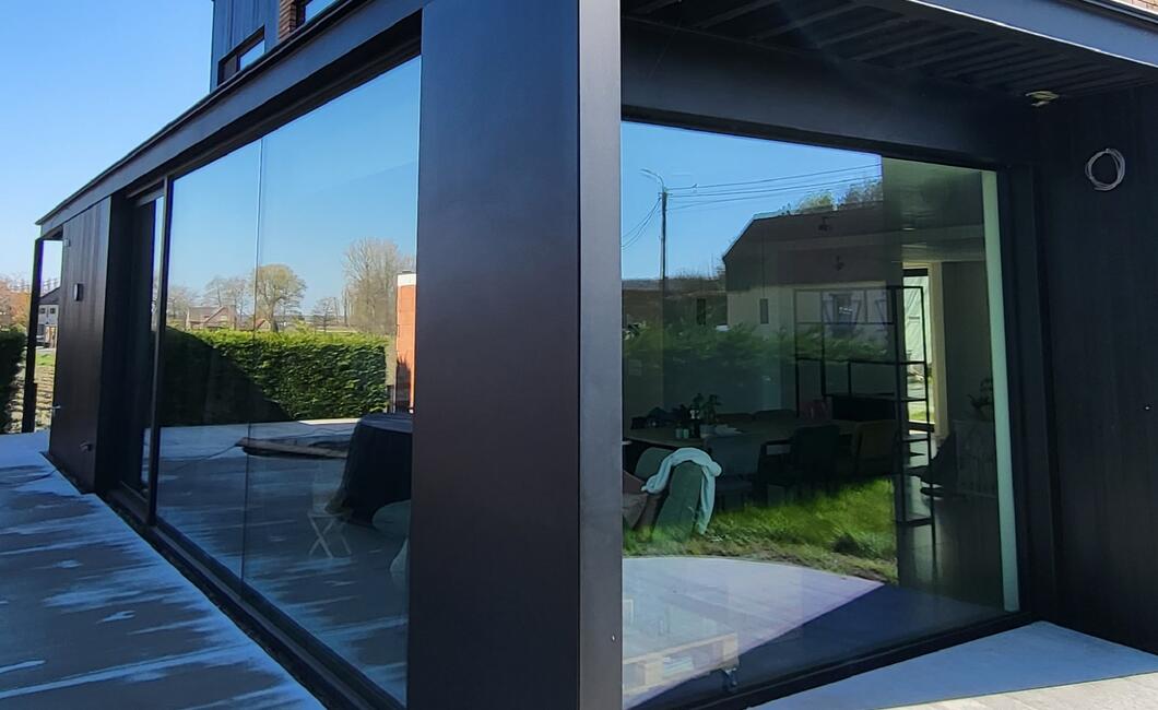 Gezinswoning te Aartrijke met aluminium schrijnwerk