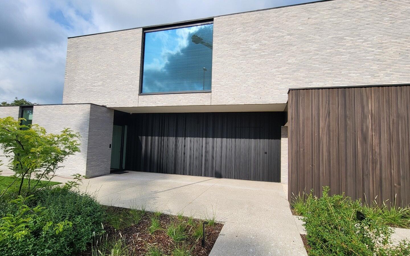 Alleenstaande woning met geïntegreerde dokterspraktijk Lisa Hoet.